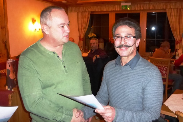 Für 25 Jahre Mitgliedschaft wurde der alte und neue 1. Vorsitzende Uwe Lövesz (links) von Saverio Cannatella geehrt